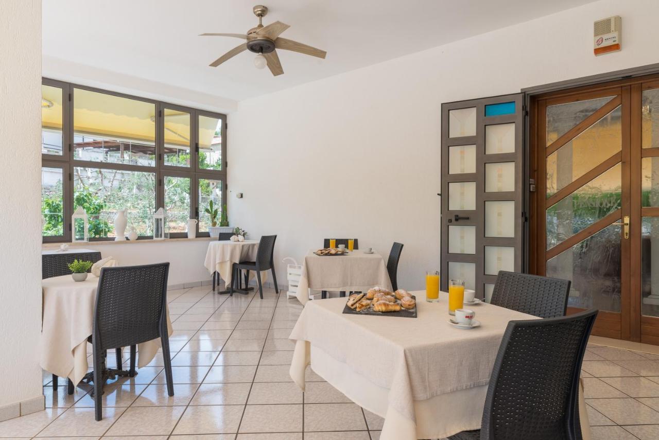 Piccolo Hotel Villa Rosa Остуні Екстер'єр фото